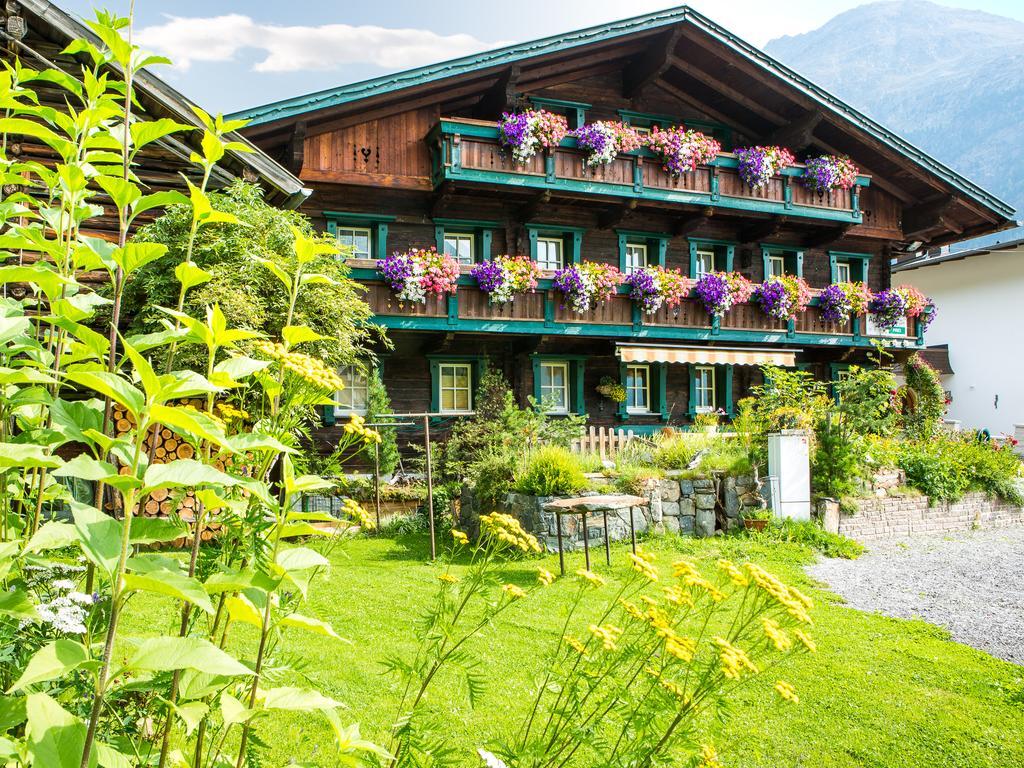 Altes Holzhaus Apartment Solden Exterior photo