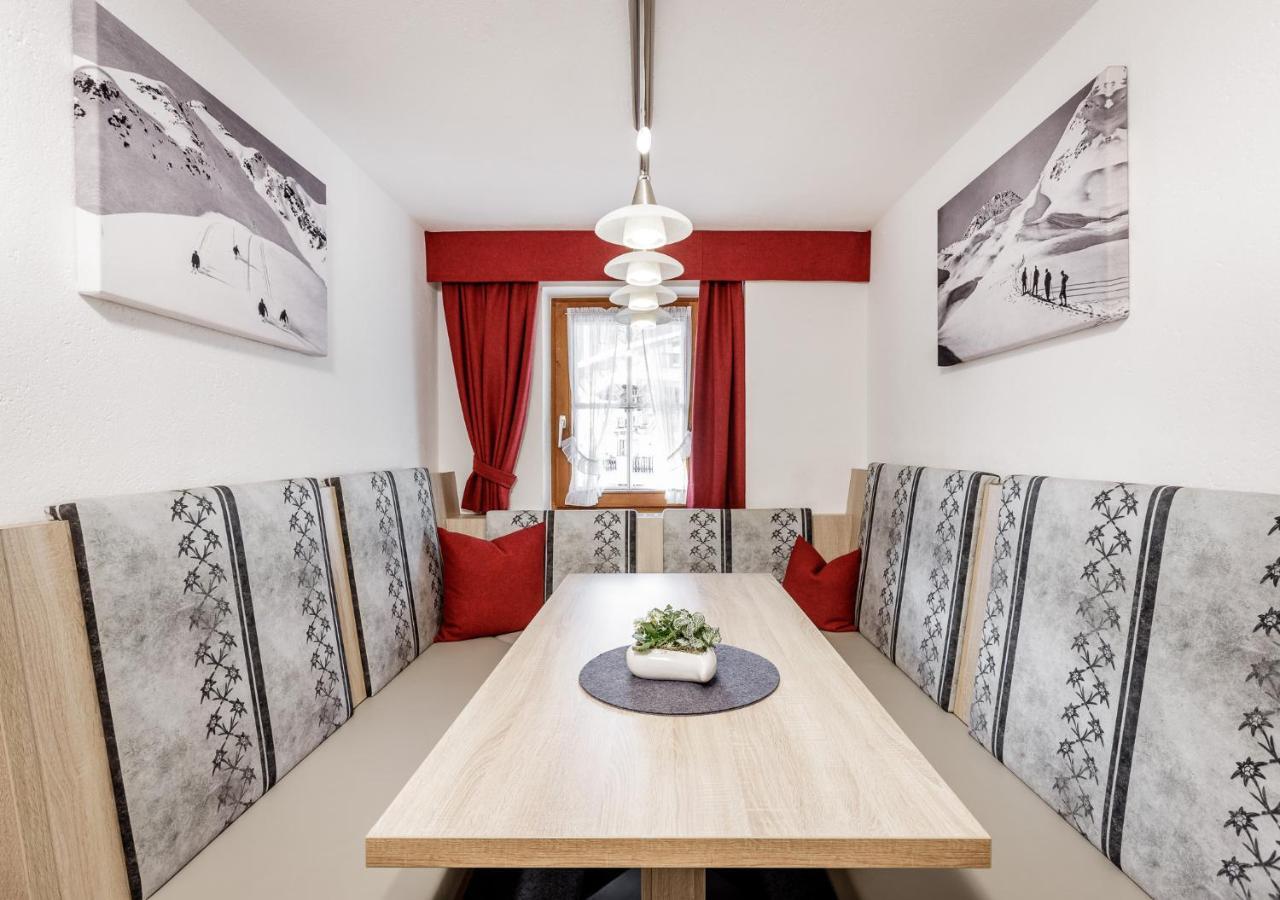 Altes Holzhaus Apartment Solden Exterior photo